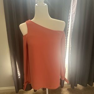 Peachy colored blouse! XS